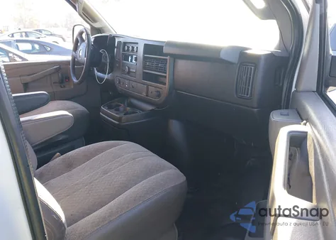 2017 Chevrolet Express 2500 Work Van z USA, uszkodzony, nr VIN 1GCWGAFG8H1350580